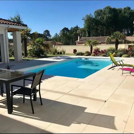 Piscine 210 M2 Proche Perigueux 酒店