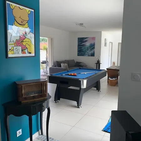 Piscine 210 M2 Proche Perigueux 酒店 马尔萨克
