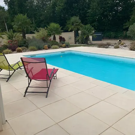 Piscine 210 M2 Proche Perigueux 马尔萨克